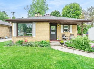 2146 Finsbury Ln NW, Grand Rapids, MI 49504