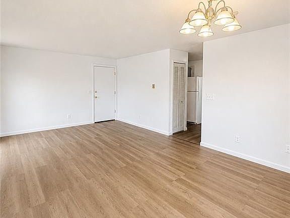 5th image of 117 John St APT 5
