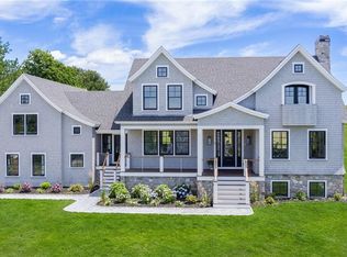 15 Lewis Dr, Middletown, RI 02842