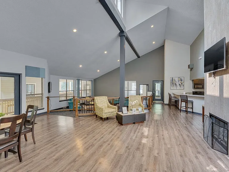The Retreat at Lake Johnson Apartments — Photo 15