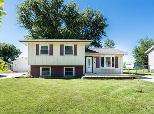 805 Calumett Dr, Cedar Falls, IA 50613