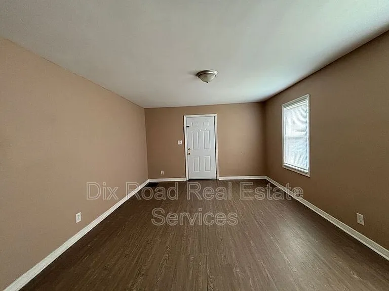 1110 Ellen Dr — Photo 7