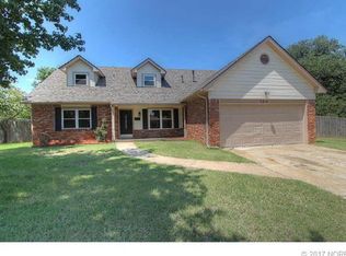 1310 N Maple Ave E, Sand Springs, OK 74063