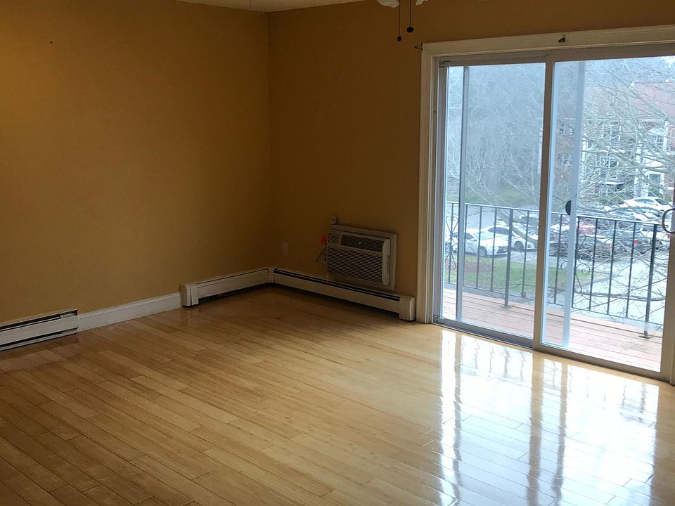 1st image of 10 Chapel Hill Dr APT 9