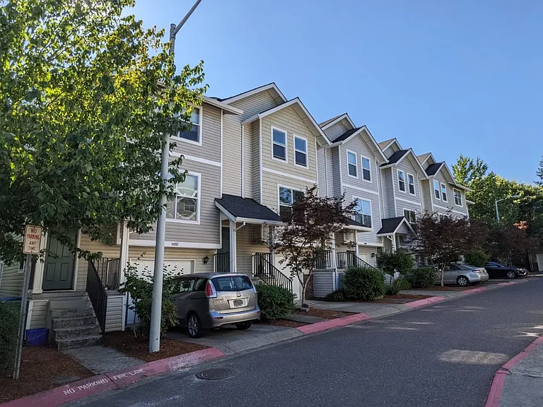 Halsey East Townhomes — Photo 1