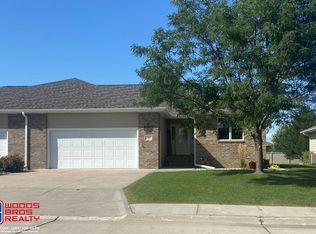 332 Redwood Rd, Grand Island, NE 68803