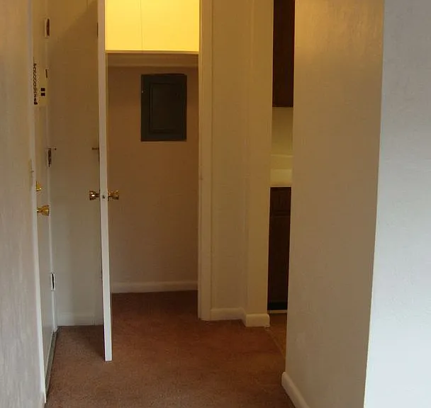 609 Clay St SE — Photo 2
