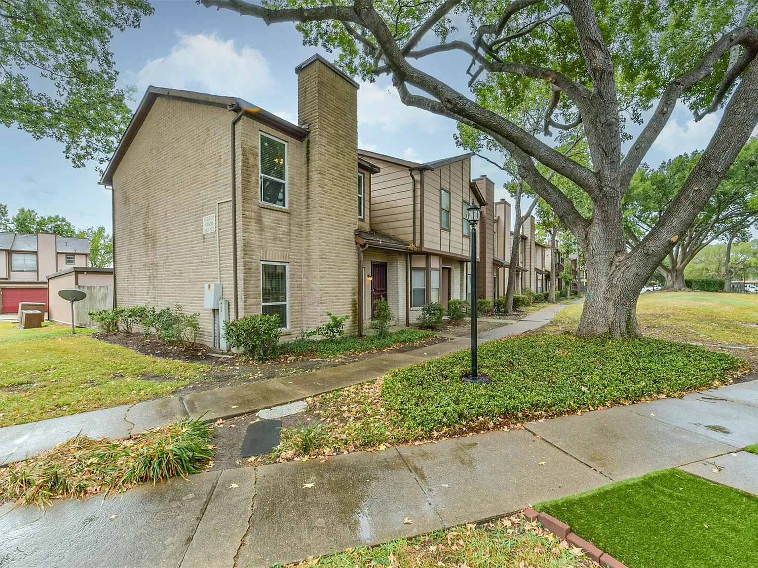 2 bed, 2.5 bath, 1136 sqft, $1,450 — Photo 1
