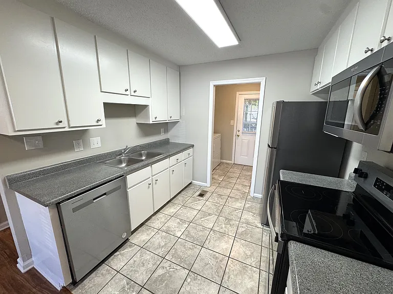 Pineview Townhomes — Photo 8