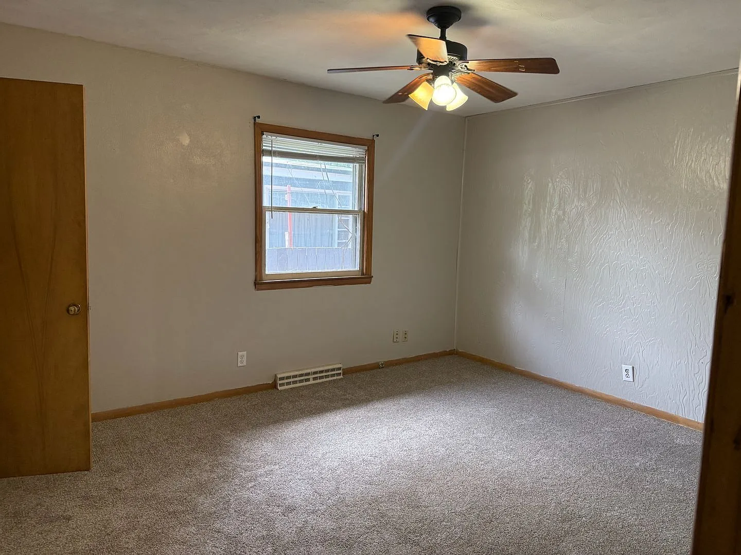 815 Charles: 2-Bedroom Home with Study/Den. Utilities included! — Photo 3