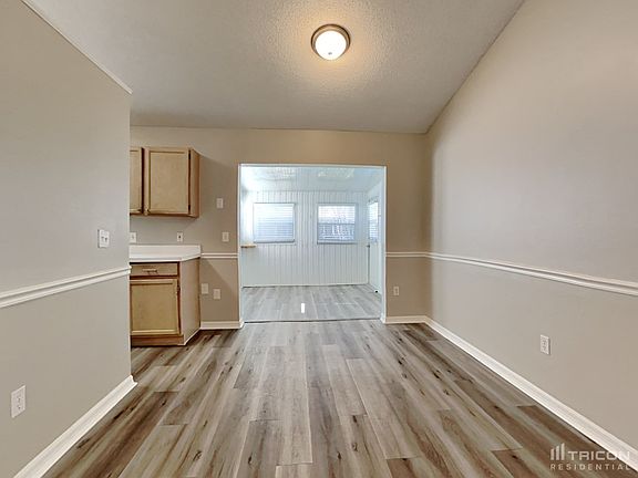 4th image of 1370 Heather Glen Dr