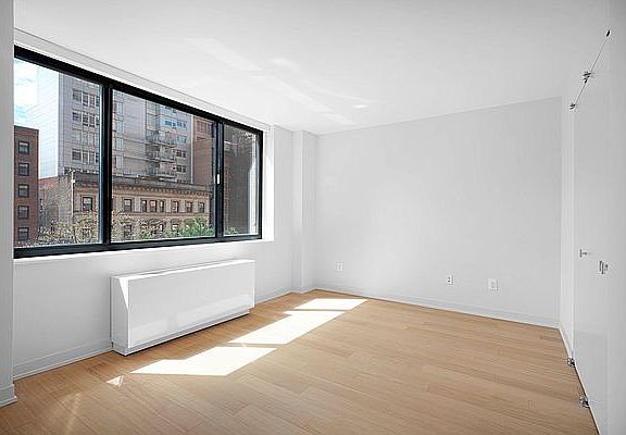 4th image of 1 Columbus Pl APT N6f