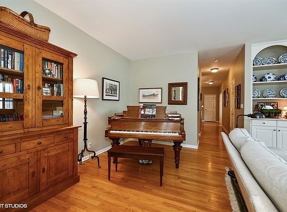 3rd image of 0N302 Baker Dr