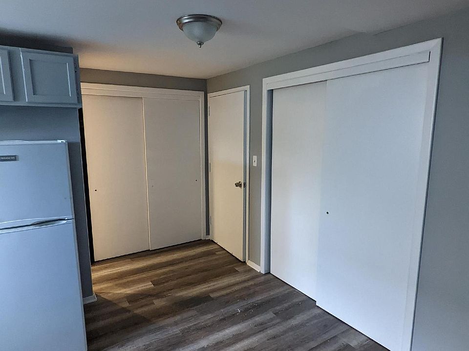 2nd image of 35 Langere Pl APT J