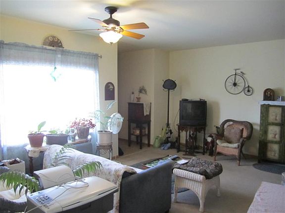 4th image of 325 Starkweather Dr