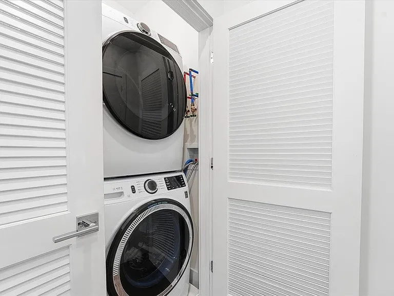 290 Griffith St #2 — Photo 4