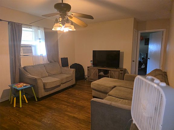 4th image of 1209 N Anglin St
