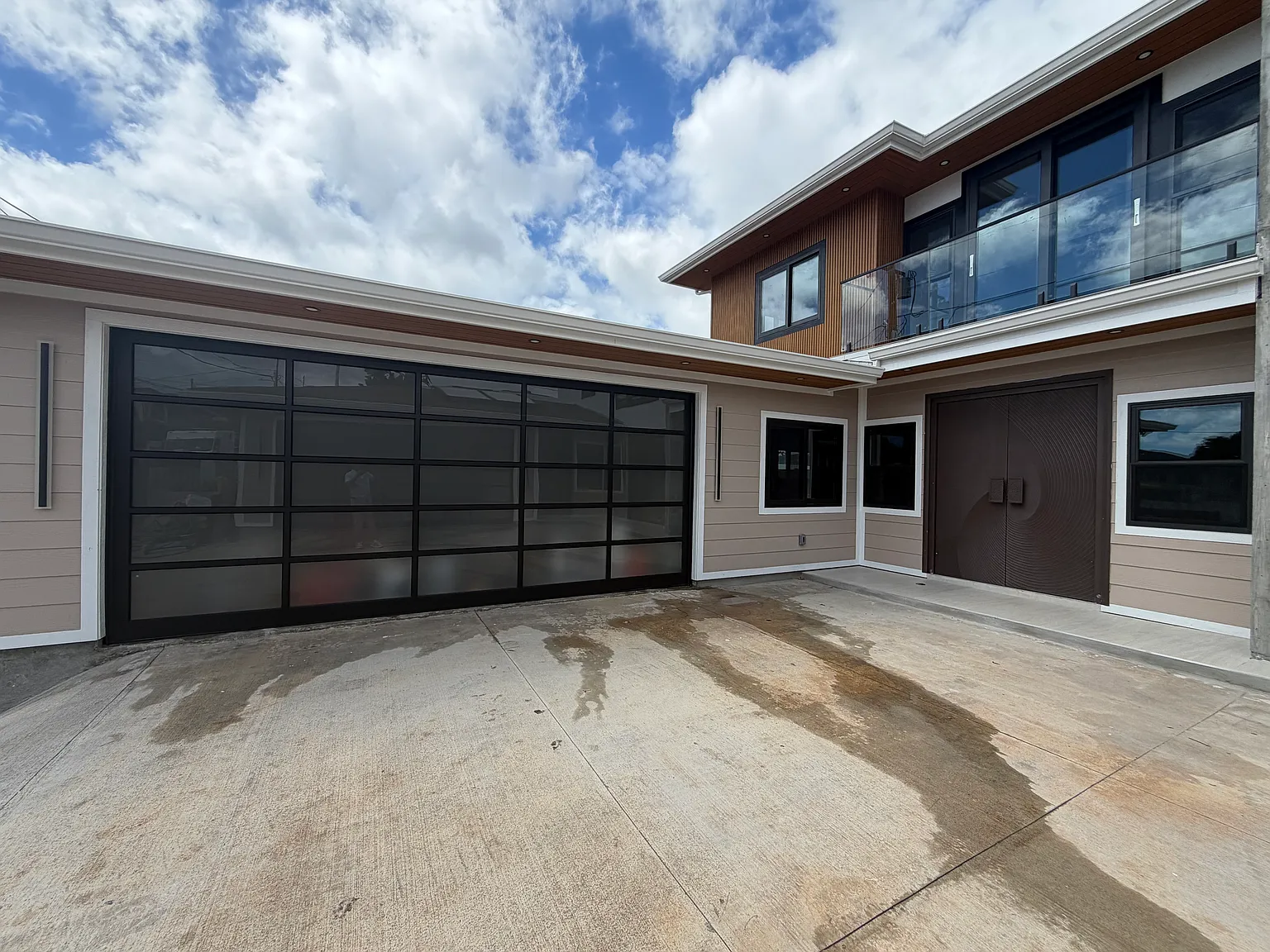 3 bed, 1900 sqft, $5,800 — Photo 1