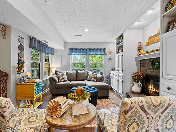 4th image of 543 Laketower Dr Unit 129