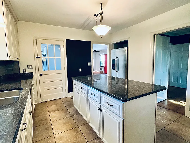 300 Pinecrest Dr — Photo 21