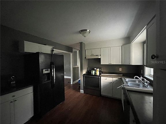 5th image of 1010 E Voorhis Ave