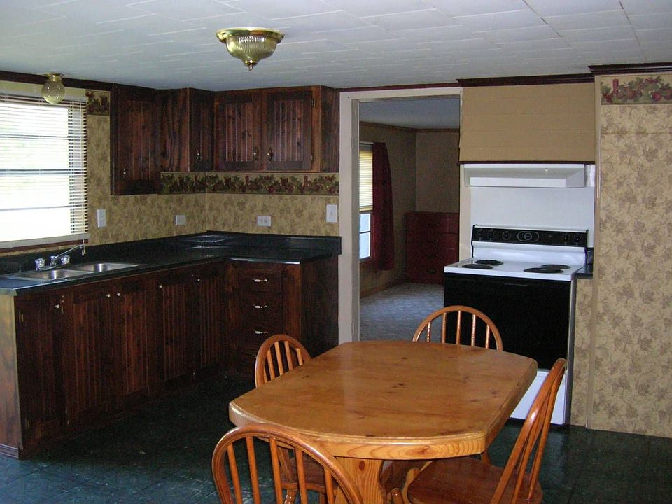 Eat-In Kitchen