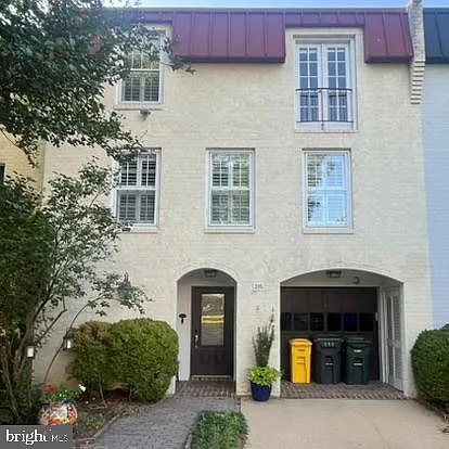 315 N Maple Ave — Photo 2