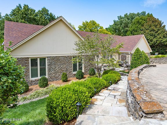 3rd image of 1138 Rostrevor Cir