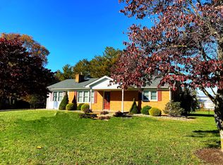 27 Friendship Ln, Stuarts Draft, VA 24477