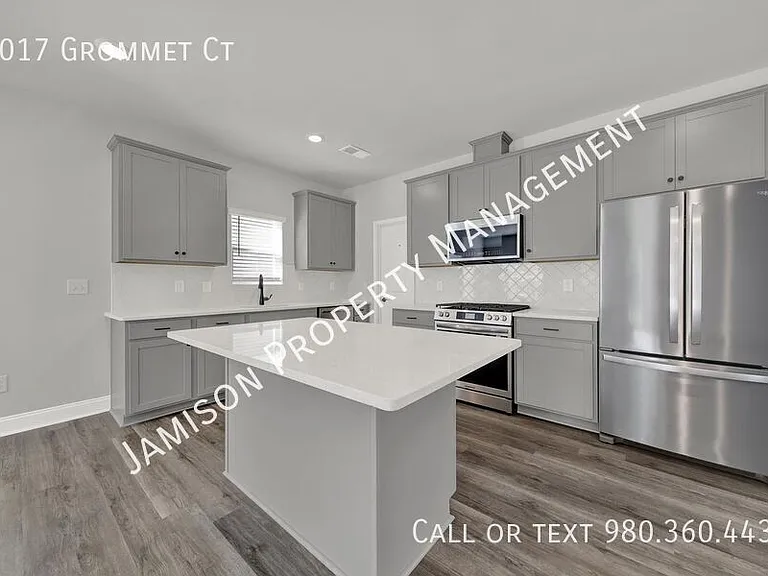 4017 Grommet Ct — Photo 10