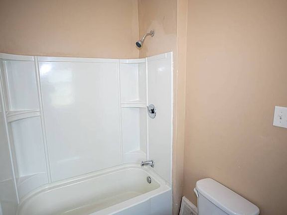 5th image of 6913 Clement Ave