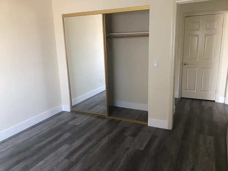1426 Brockton Ave — Photo 6