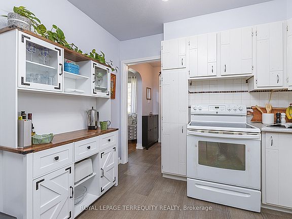 4th image of 32 Admiral Rd