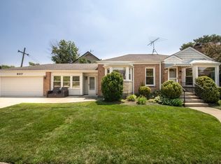 907 Wilkinson Pkwy, Park Ridge, IL 60068