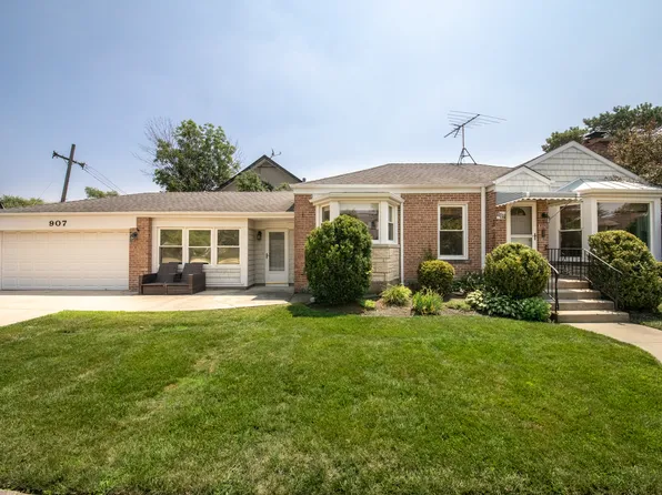 907 Wilkinson Pkwy, Park Ridge, IL 60068