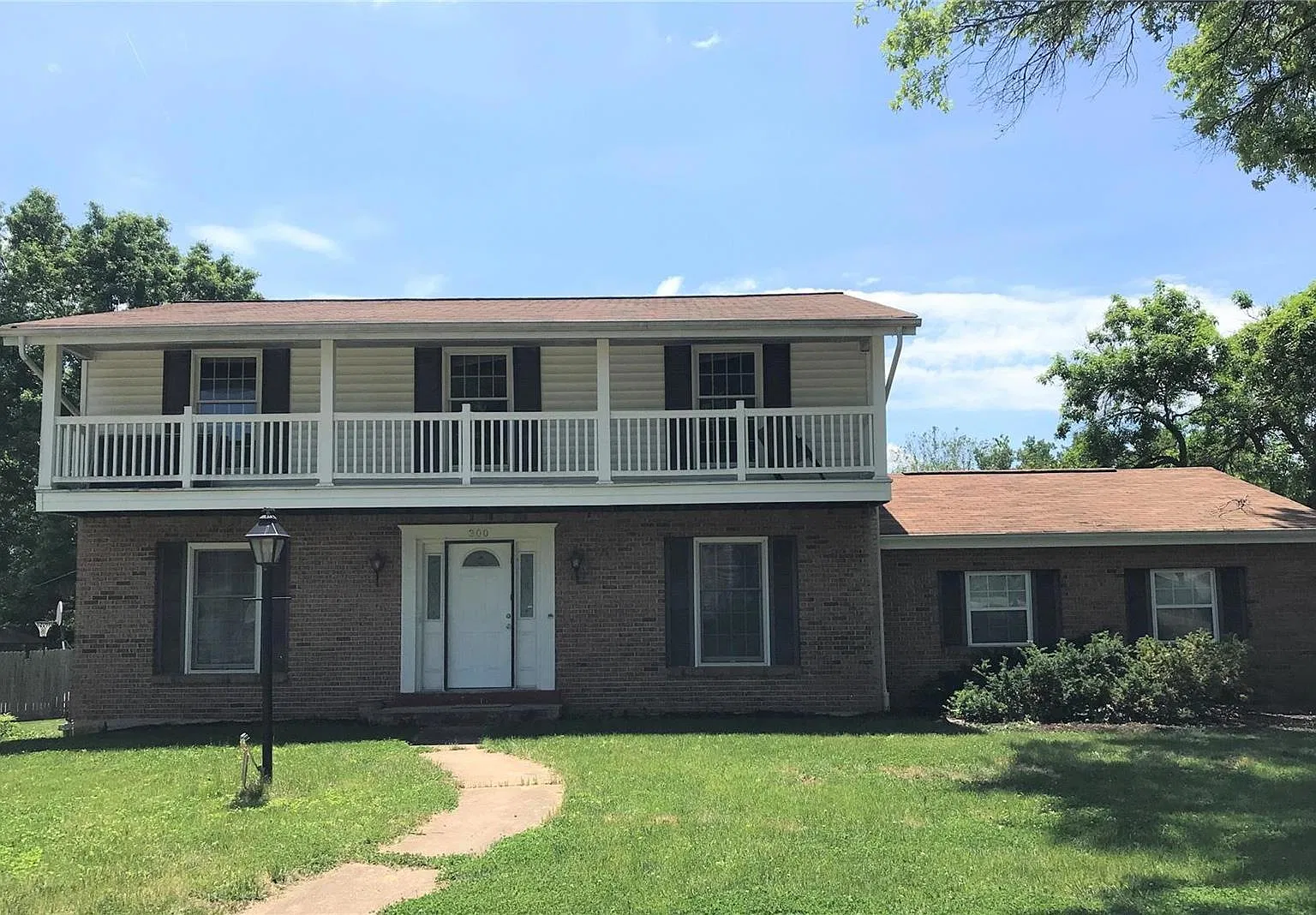 4 bed, 2.5 bath, 1827 sqft, $2,350 — Photo 1