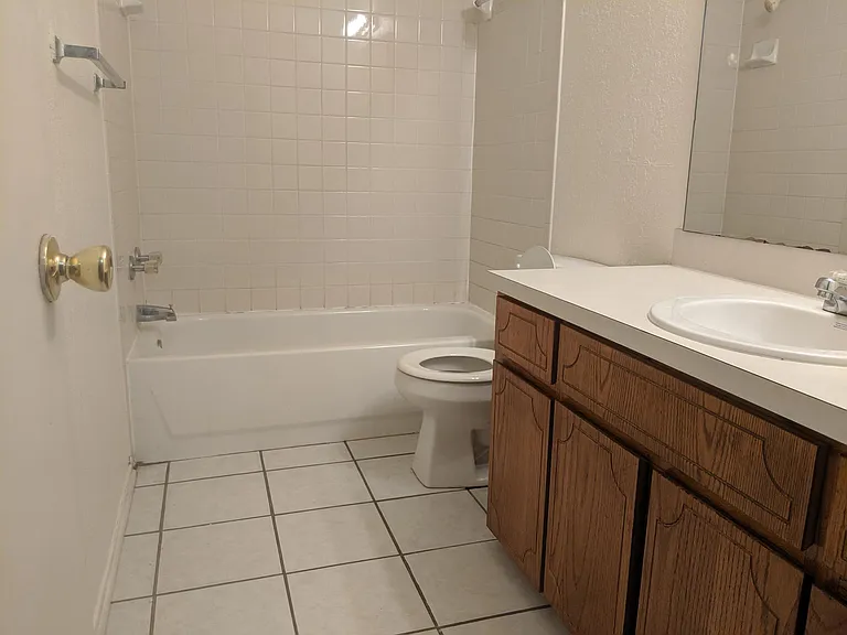 1110 Leslie Cir — Photo 15