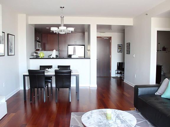 2nd image of 260 King St Unit 1007