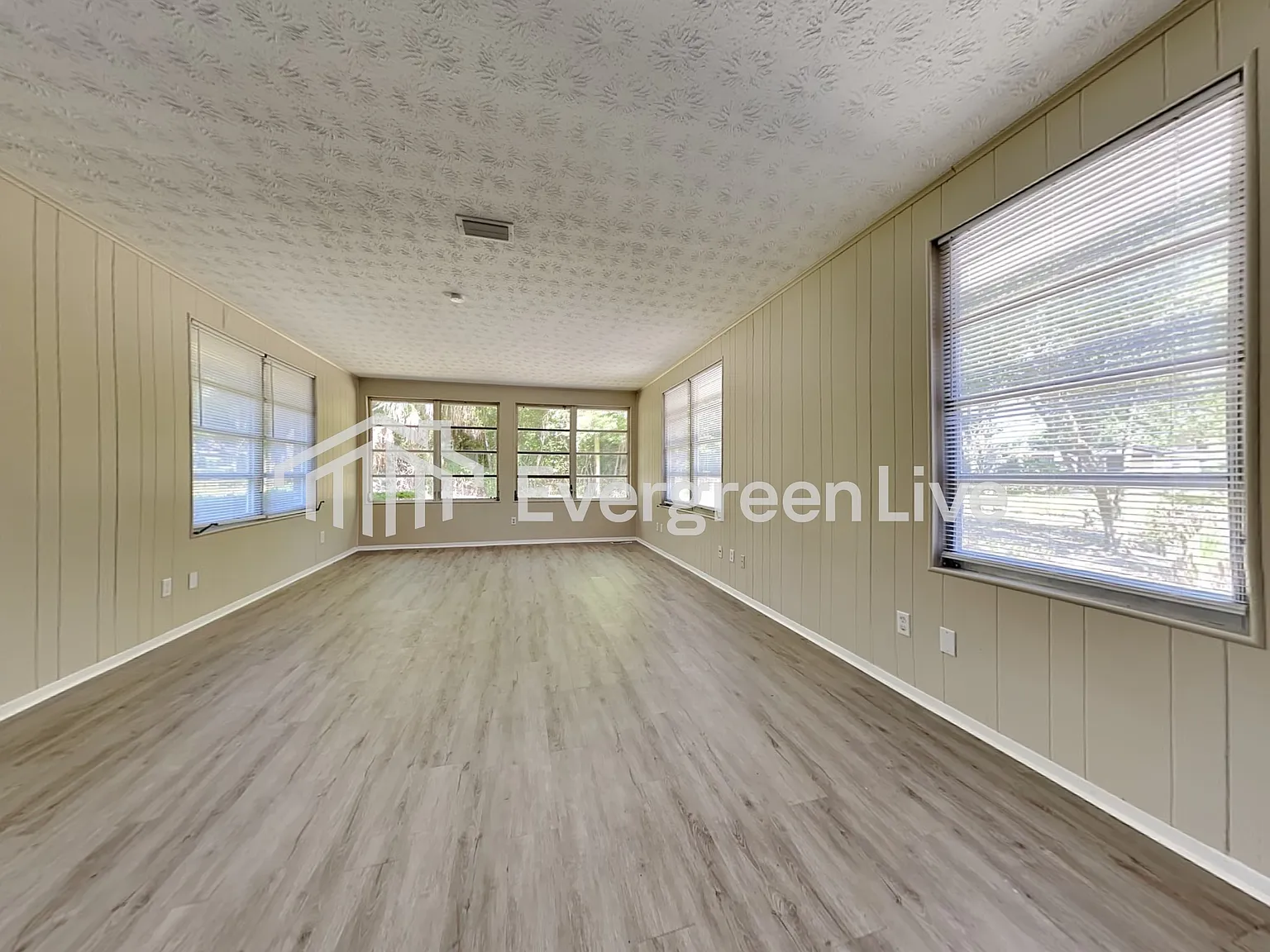 3 bed, 2.0 bath, 1896 sqft, $1,745 — Photo 4