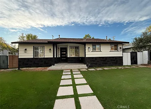 9123 Woodley Ave Photo 1