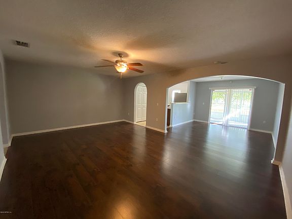 4th image of 11560 Hickory Oak Dr