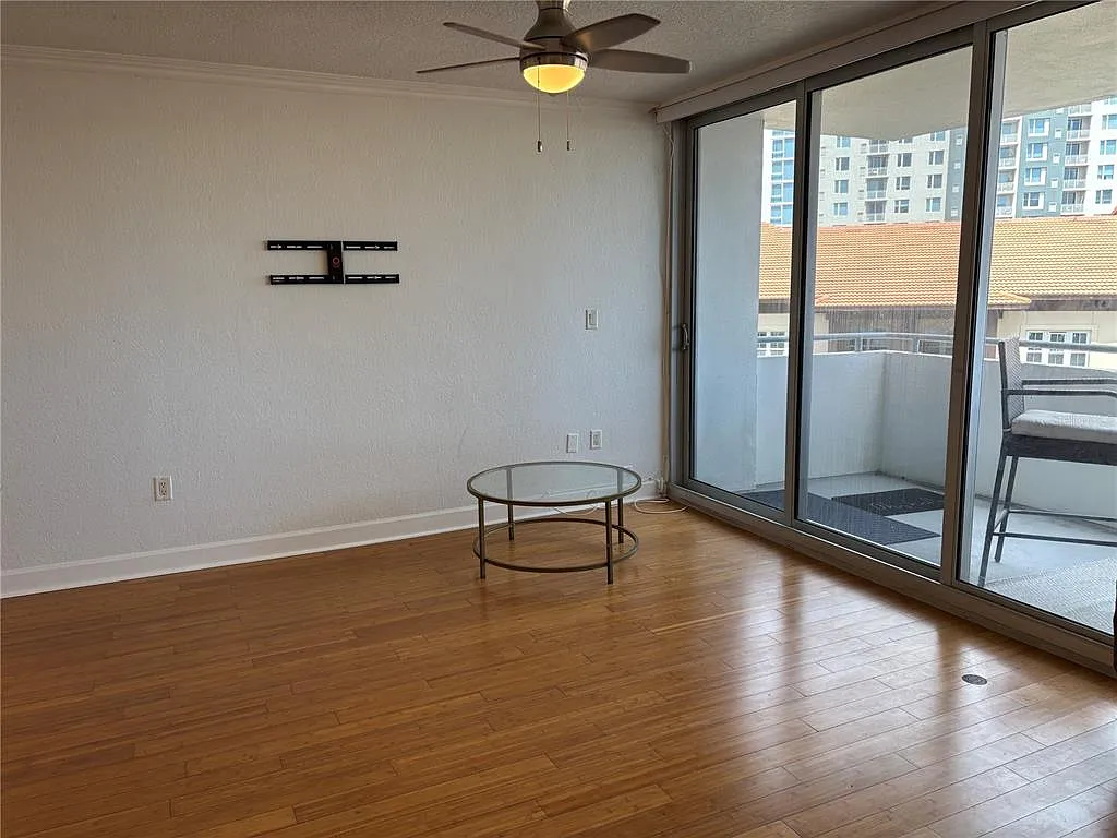 1 bed, 1.0 bath, 779 sqft, $2,050 — Photo 4