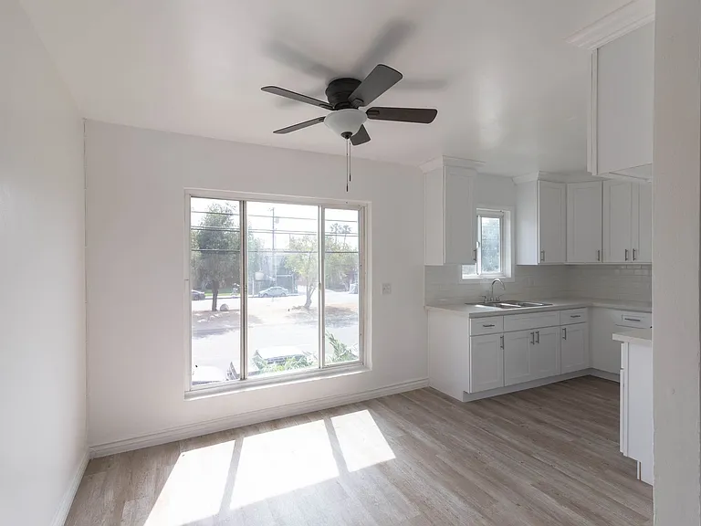 Sepulveda Apartments — Photo 3