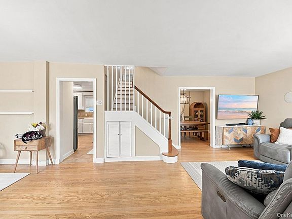 3rd image of 34 Keats Avenue