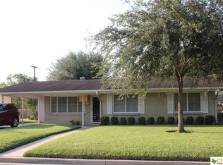 1704 Mesquite Ln, Victoria, TX 77901