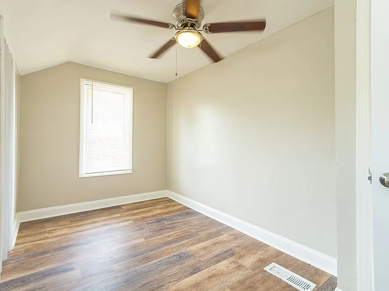 1340 Sheffield Rd — Photo 4
