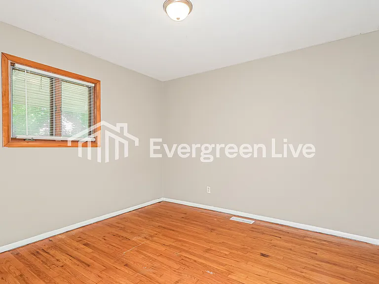 930 Lexington Park — Photo 9