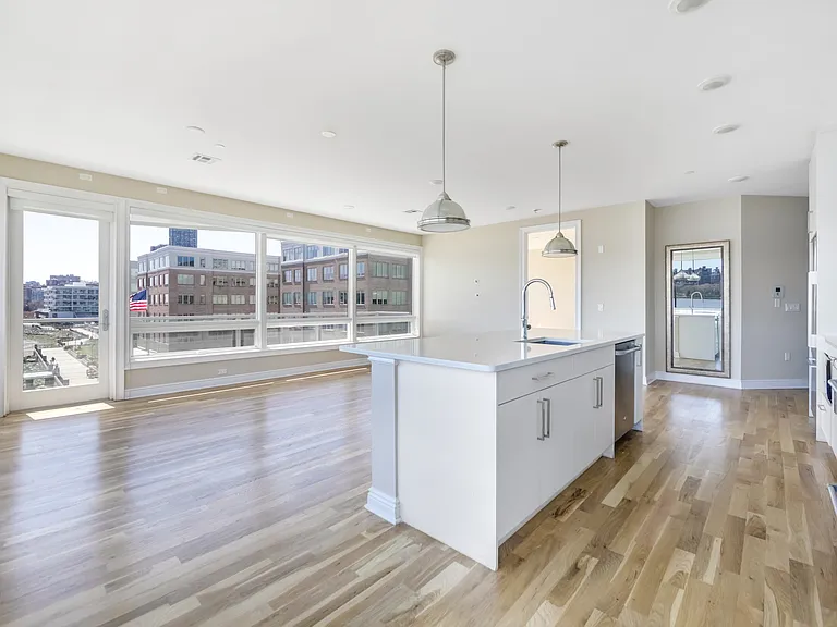 10 Main St #420 — Photo 4