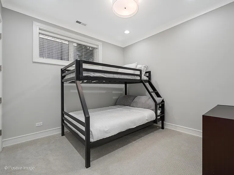 1046 W Altgeld St #1N — Photo 15