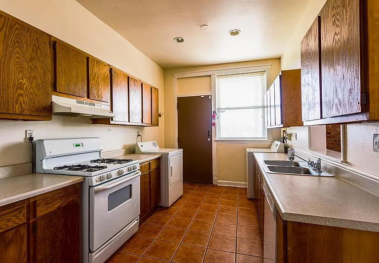 5121 S Ingleside Ave #3 — Photo 3